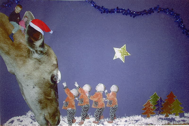 Geklebte Weihnachtskarte mit Giraffe und Weihnachtsmütze